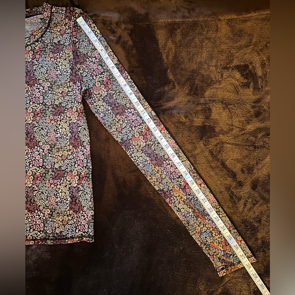 Floral Patterned Long Sleeve Knit Top - Picture 6 of 6